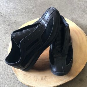 Authentic Gucci Leather sneakers size 34.5